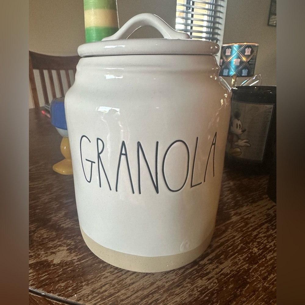 Granola jar Rae Dunn